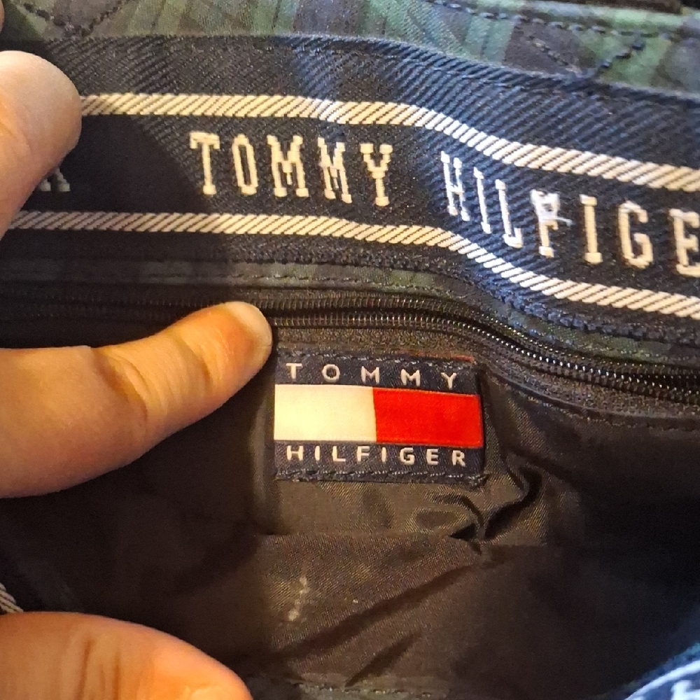 Tommy Hilfiger Plaid Patchwork Lunch Bag in Navy and Red - Picture 3 of 6